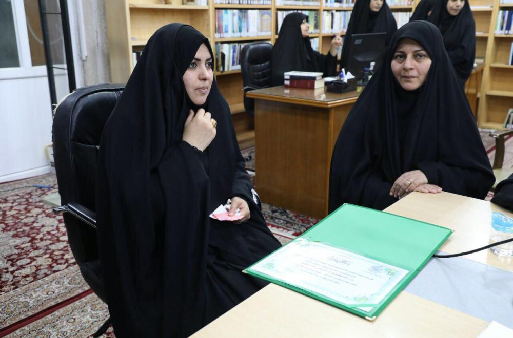 شُعبة المكتبة الفكرية النسوية تقيم ندوة حوارية حول زيارة أربعينية الإمام الحسين (عليه السلام)