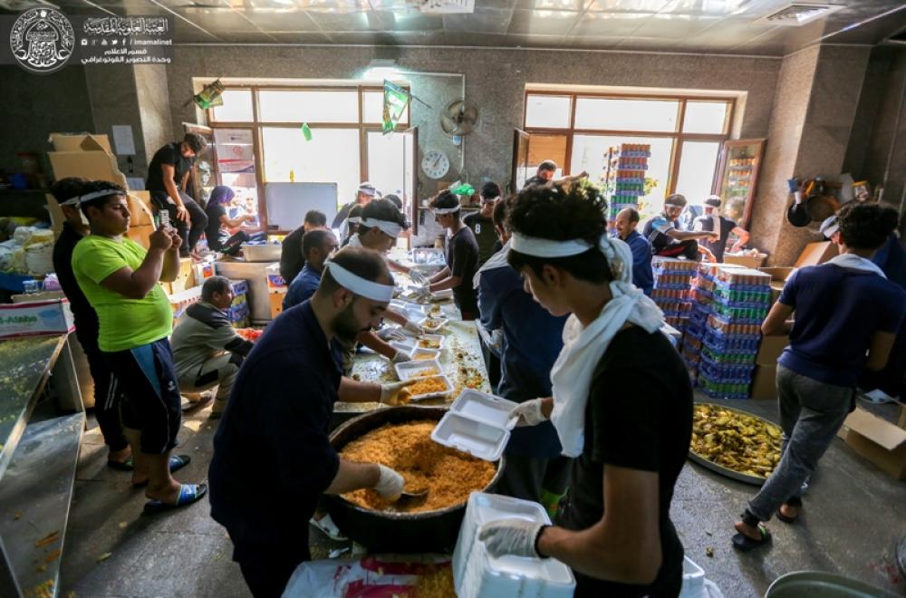 مجمع ضيافة الإمام الحسن (عليه السلام) في العتبة العلوية يوزع أكثر من 40 ألف وجبة طعام للزائرين يومياً