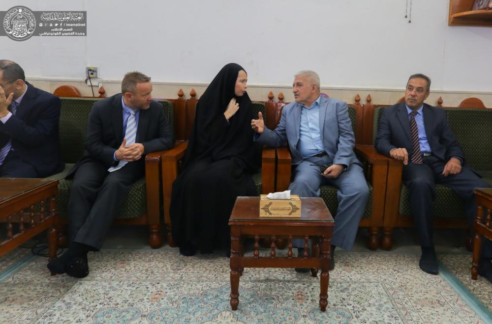 السفيرة النرويجية لدى العراق في أول زيارة لها للعتبة العلوية المقدسة : أعمل على دراسة شخصية الإمام علي ( ع ) لأتعرف على الإسلام والمسلمين 