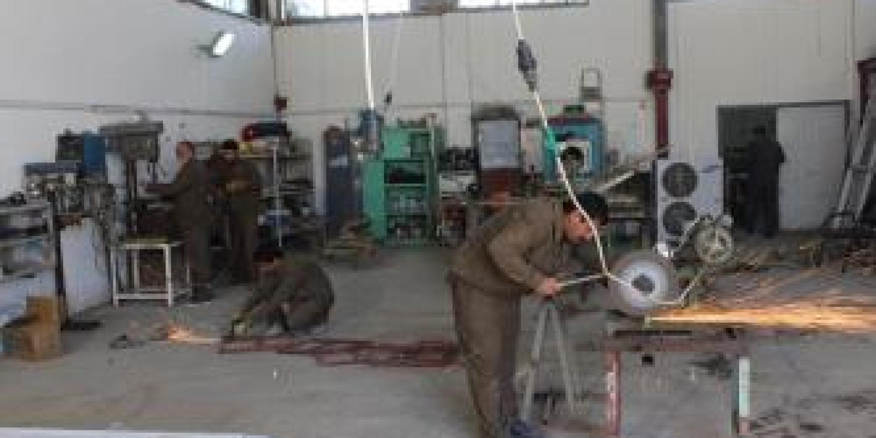 قسم الصيانة في العتبة العلوية المقدسة ينجز ورشة خاصة بصيانة المواد المصنوعة من مادة ال PVC
